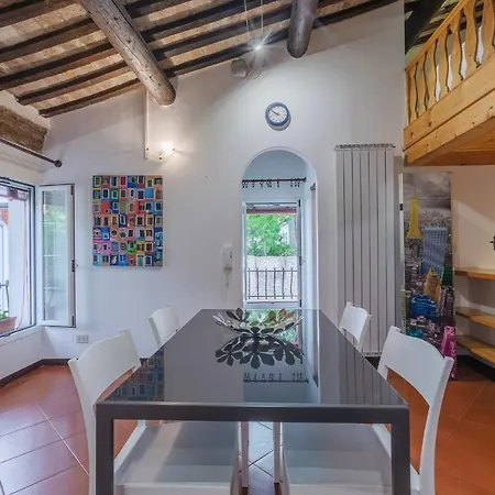 Frescobaldi Apartment